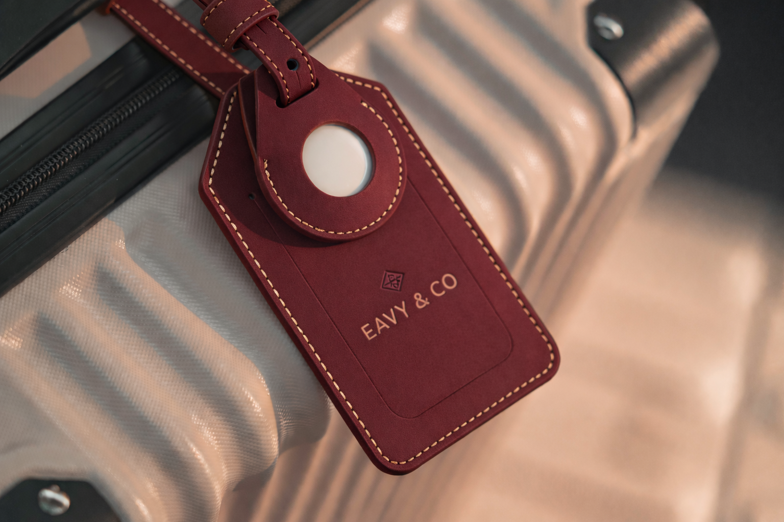 Luxe bagagelabel van vegan leer met logo gepersonaliseerd van SEREGO